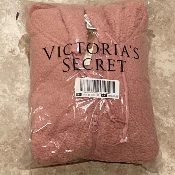 Size XL Varsity Sherpa half zip hooded pull over from PINK + free 🎁 - Picture 4 of 7